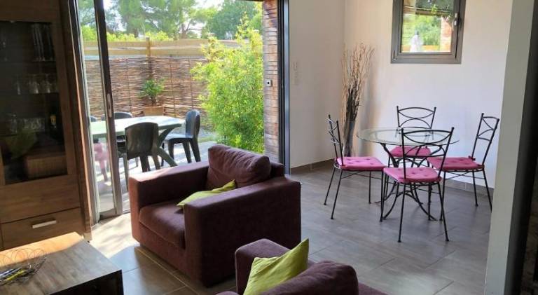 Holiday apartment with patio, barbecue & yard — photo 2