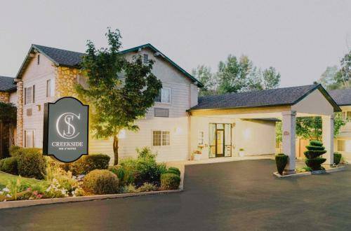 Creekside Inn & Suites in Willits, CA
