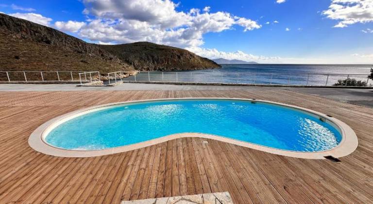 Villa with hot tub, garden & barbecue — photo 3