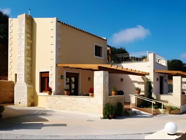 Villa with private pool, terrace & jacuzzi | Suitable for remote work in Rethymno