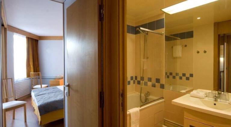 Pleasant serviced apartment with yard | Pets allowed — photo 2