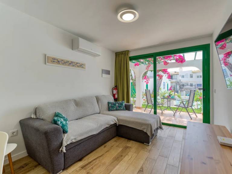 Vacation Apartment 'Elegante Apartamento 5 Min De Playa' with Shared Pool — photo 4