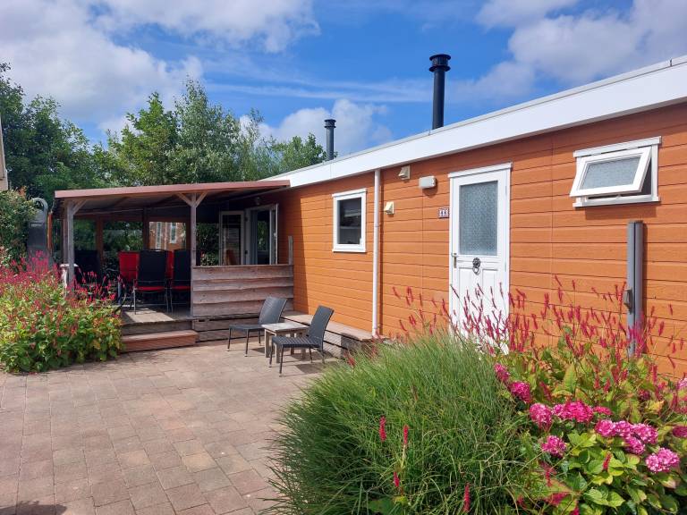 Chalet mit Hund in Callantsoog, Nordsee, Holland