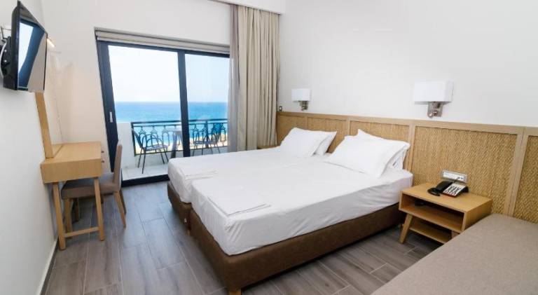 Elegant Beach Hotel — photo 2