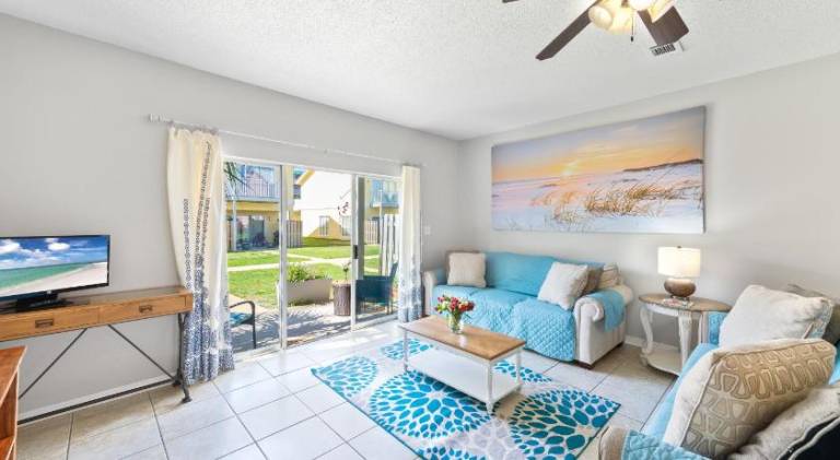 Vacation home with pool | Pet-friendly — photo 2