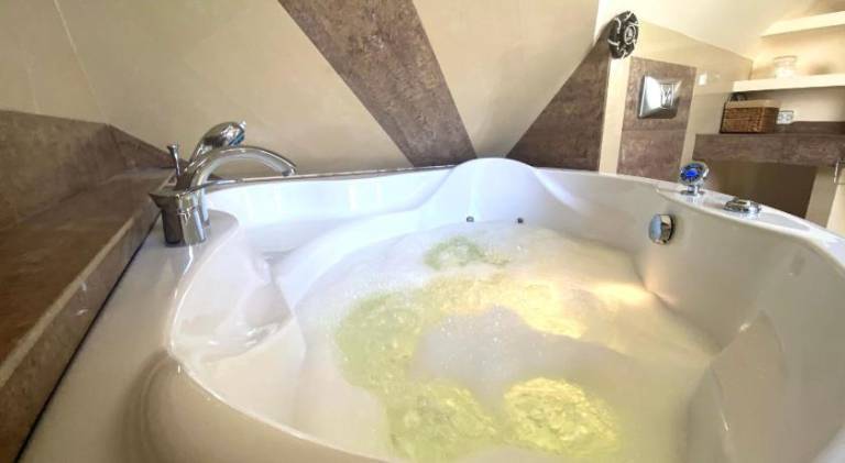 Rental apartment with jacuzzi — photo 5