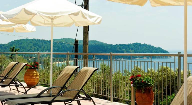 House with pool, patio & garden — photo 4