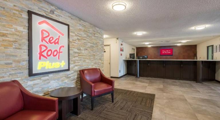 Red Roof PLUS & Suites Opelika — photo 3