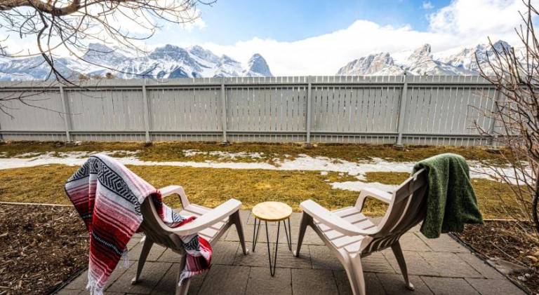 The Norquay, Pet-Friendly 2 Bed with Mtn View in Canmore, AB