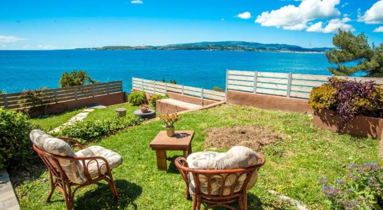 Pleasant apartment with patio & garden | Beach nearby | Pets are welcome in Kefalonia