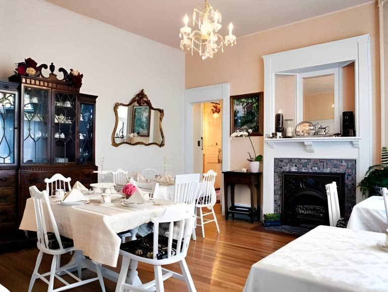 The Holiday Chalet Victorian — photo 4