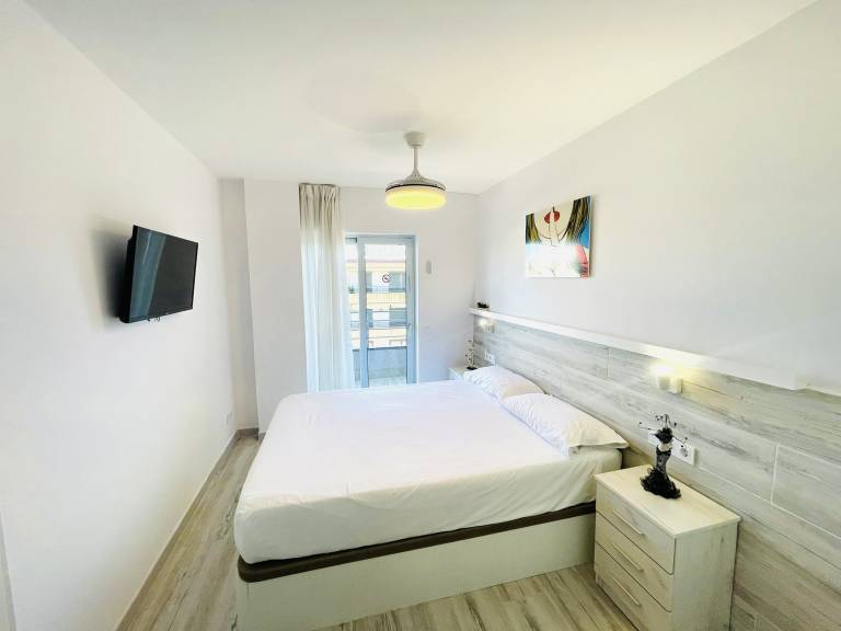 Apartment with pool & terrace — photo 3