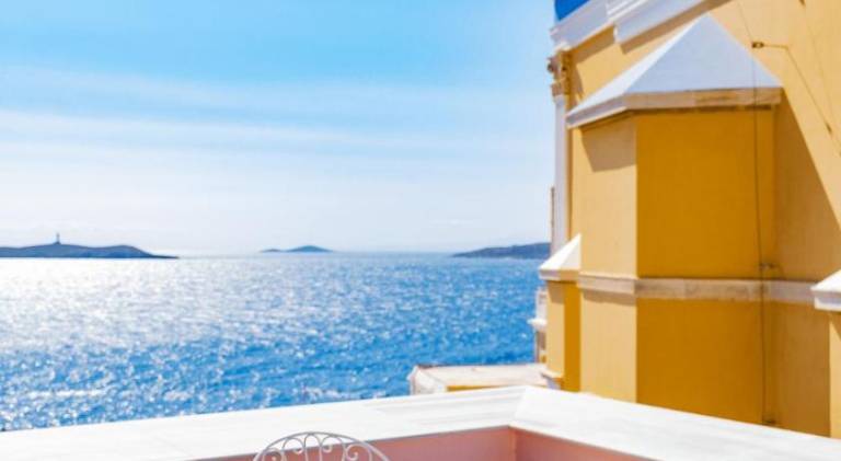 Villa Selena - 1830s Art-House Suites in Vaporia, 50m from Asteria Beach in Syros