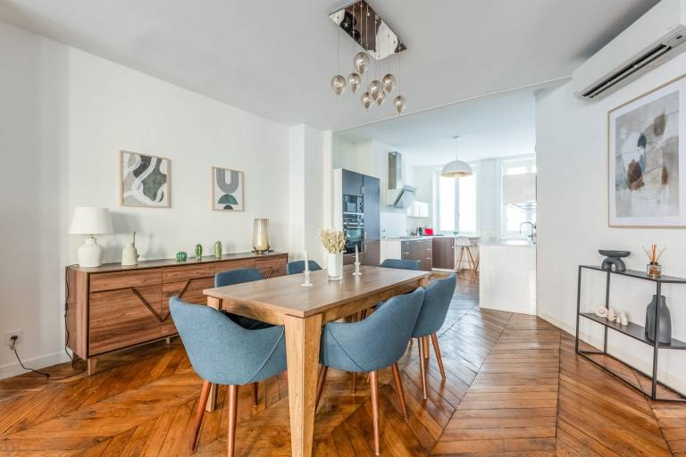 Family-oriented big apartment with yard | Next to Place Bellecour | Good for workation | Dogs allowed — photo 4