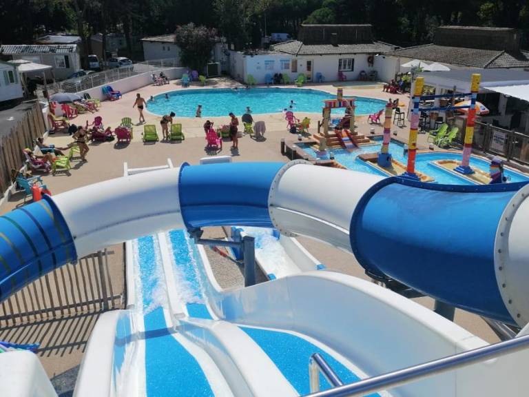 Mobile home with terrace, heated pool & BBQ in La Grande-Motte