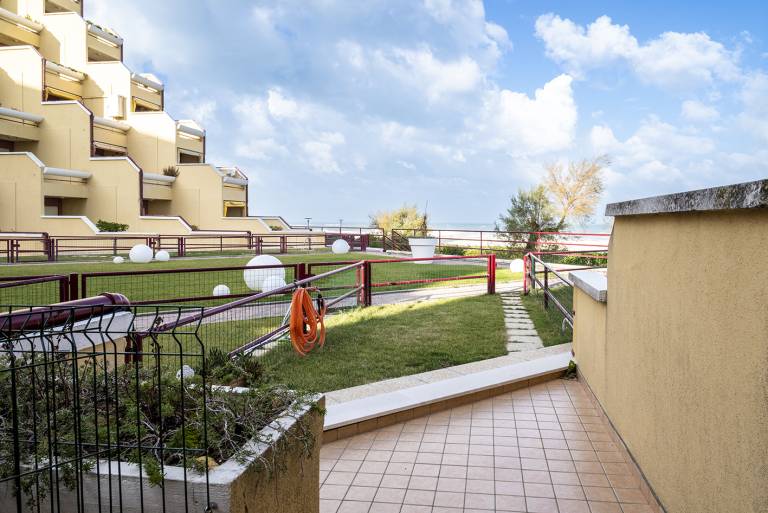 Holiday apartment with yard | Sea view — photo 2