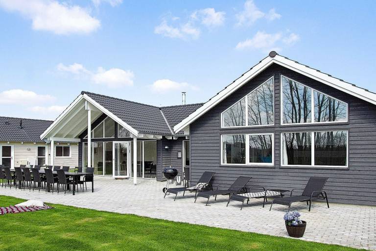 Vacation home with sauna, terrace & grill — photo 2