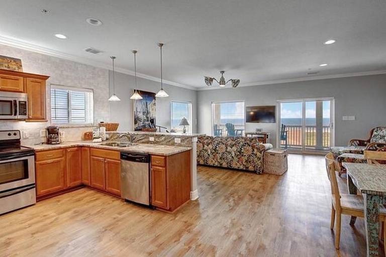 Condo with pool & garden — photo 3