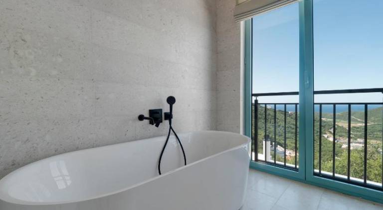 Villa with pool — photo 4