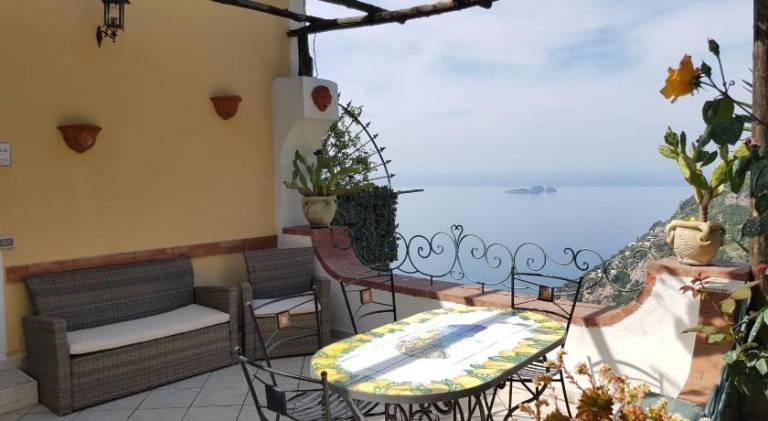Vacation home with BBQ, patio & garden — photo 4