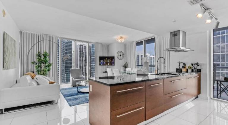 Rental apartment with hot tub & pool | Next to Bayfront Park — photo 4