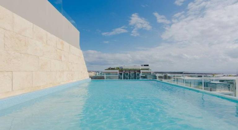 House with pool — photo 3