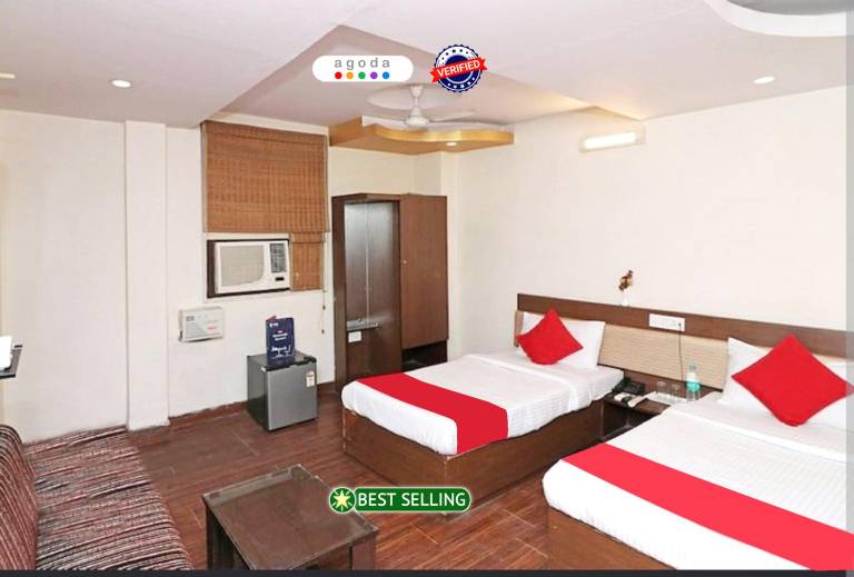 Goroomgo Traveller in Lucknow in Lucknow