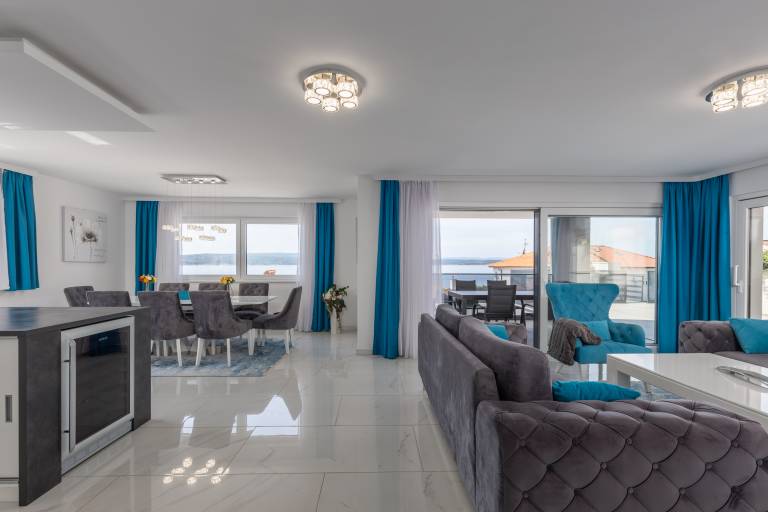 Luxury Pool Apartment With Sea View — photo 3