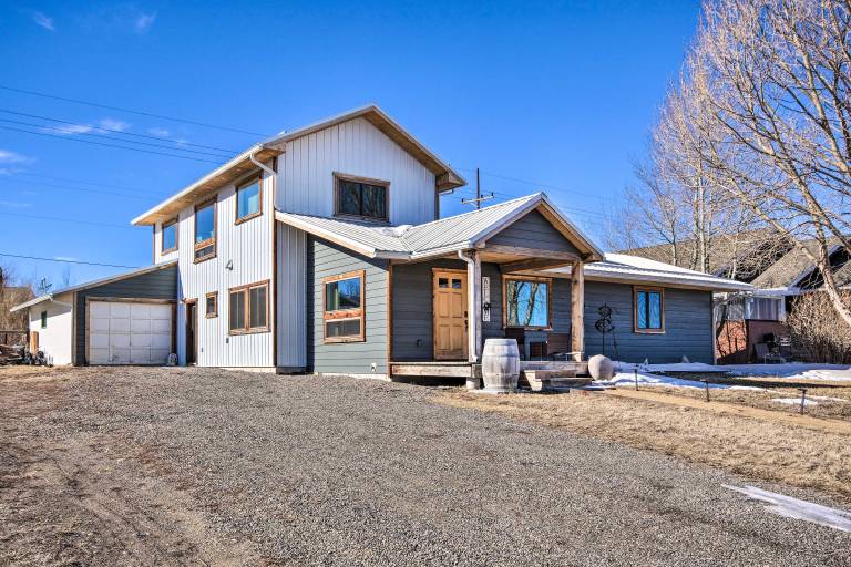Beautiful Livingston Home w/ Mountain Views — photo 2