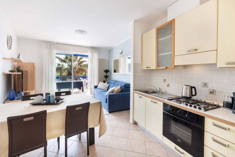 Apartment with pool & patio | Sea view — photo 4