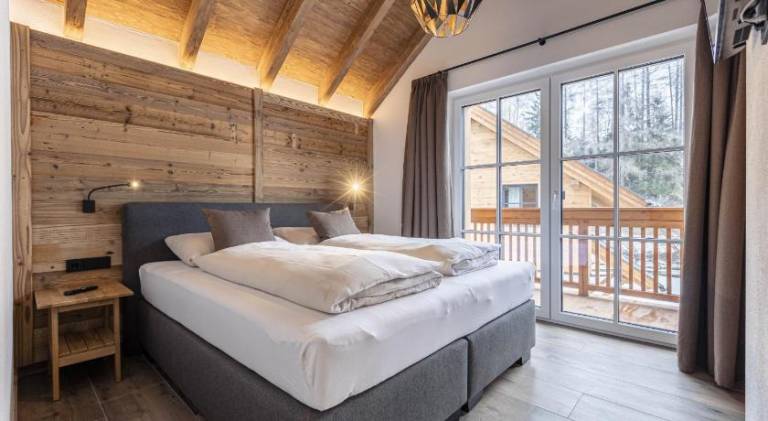Beautiful chalet with patio, yard & sauna | Pets allowed — photo 2