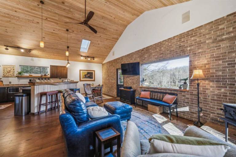 Cabin with grill — photo 3