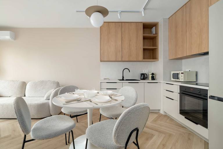 Jasielska 7C Pozna Beige Apartment with Parking and Air Conditioning — photo 3