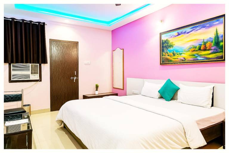 Goroomgo Shivay Guest House Godowlia Varanasi in Tola