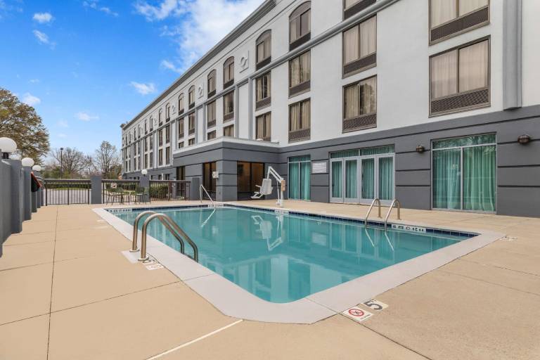 Spark by Hilton Charlotte Tyvola I-77 — photo 3