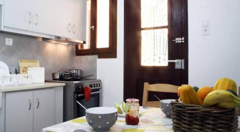 Fully equipped wonderful apartment with patio & yard | Perfect for remote work | Dogs allowed — photo 3