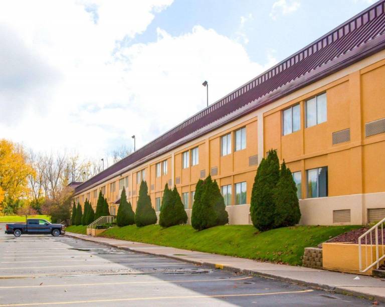 Quality Inn & Suites Syracuse Fairgrounds in Syracuse, NY