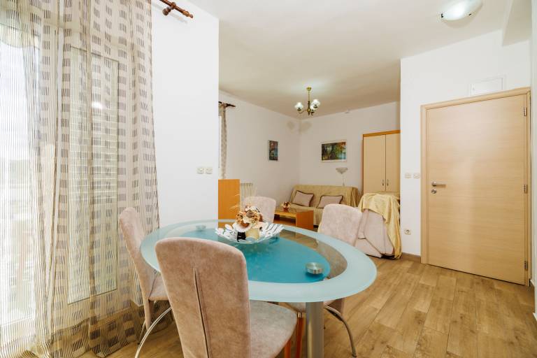 Apartment with barbeque | Garden view — photo 4