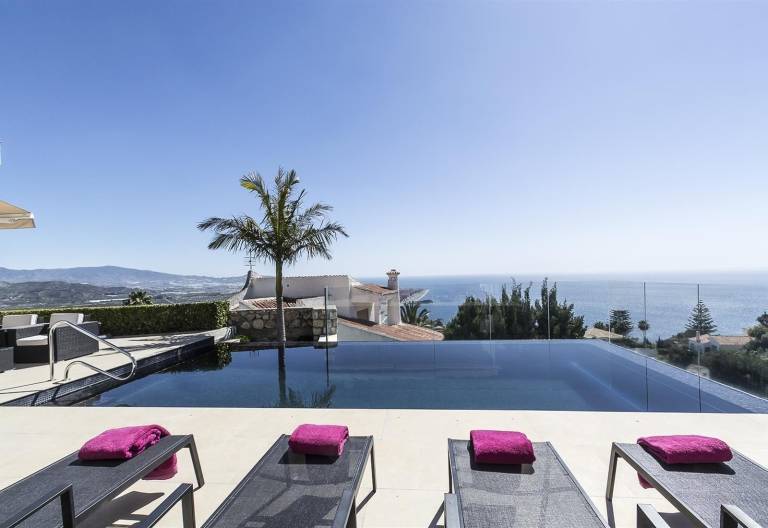 Villa 'Blanca' with Sea View, Wi-Fi and Air Conditioning — photo 3