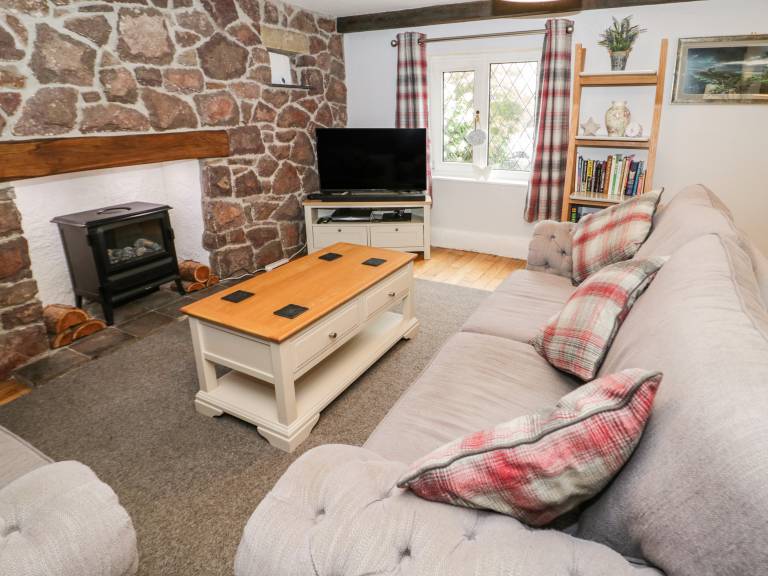 Cottage with yard & patio | Beach view — photo 5