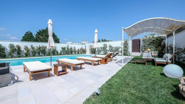 Villa with private pool, hot tub & garden | Pets allowed — photo 4