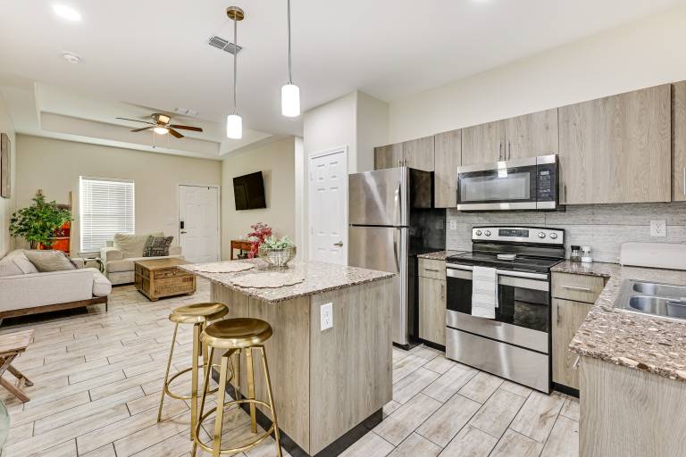2 Mi to DHR Health: Commuter-Friendly Pharr Apt in Pharr, TX