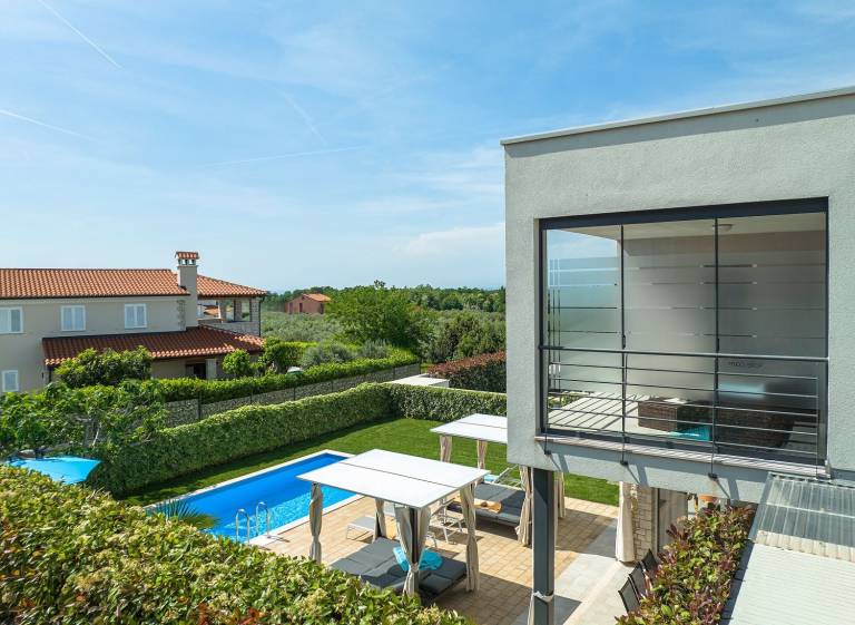 House with BBQ, yard & private pool | Suitable for remote work — photo 2
