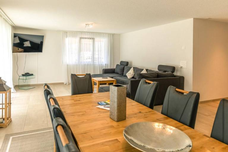 Holiday apartment with terrace & yard | Good for workation in Wilderswil