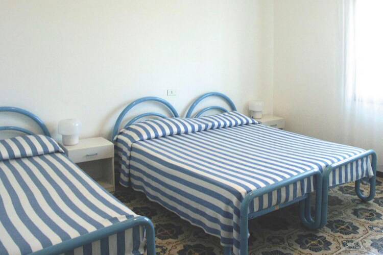 Apartment with patio, pool & garden | Sea view — photo 4