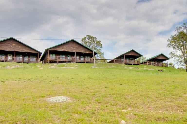 Cabin Getaway in Mountain View w/ Porch + Grill — photo 3