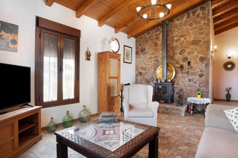 Fully equipped charming house with grill, fast internet & private pool | Garden view | Pet-friendly — photo 5