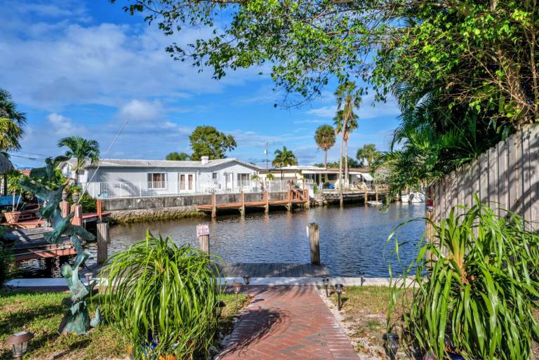 Waterfront Heated Pool SUPs - 5BR Fun Stay! — photo 4