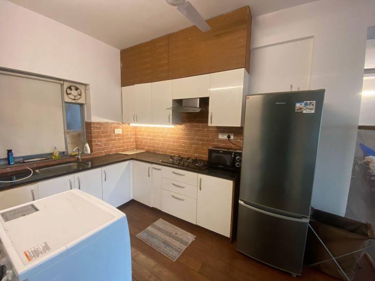 Apartment with pool & yard — photo 4