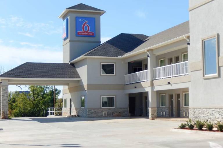 Studio 6 Yukon OK